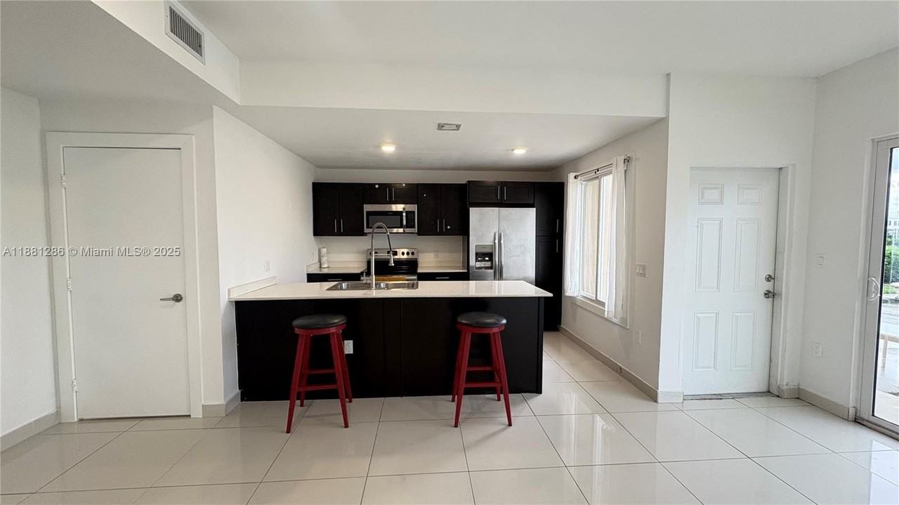 25874 Sw 139th Ct #25874 - Photo 2 of 11