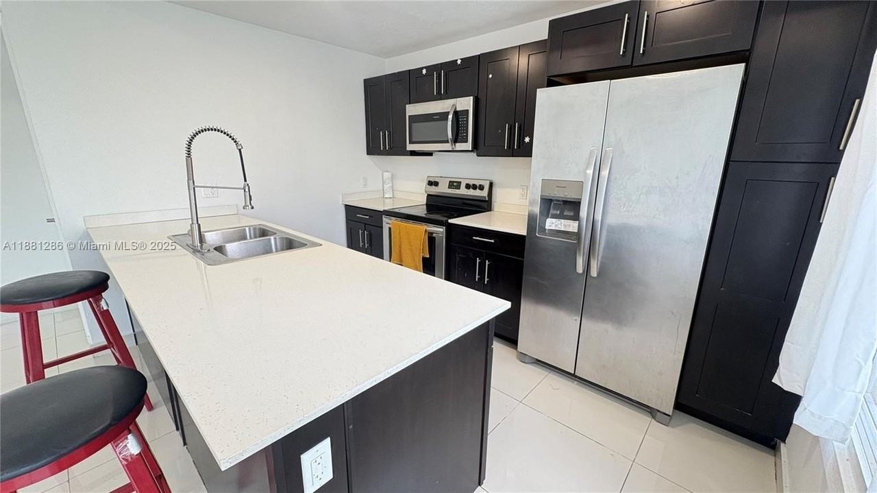 25874 Sw 139th Ct #25874 - Photo 3 of 11