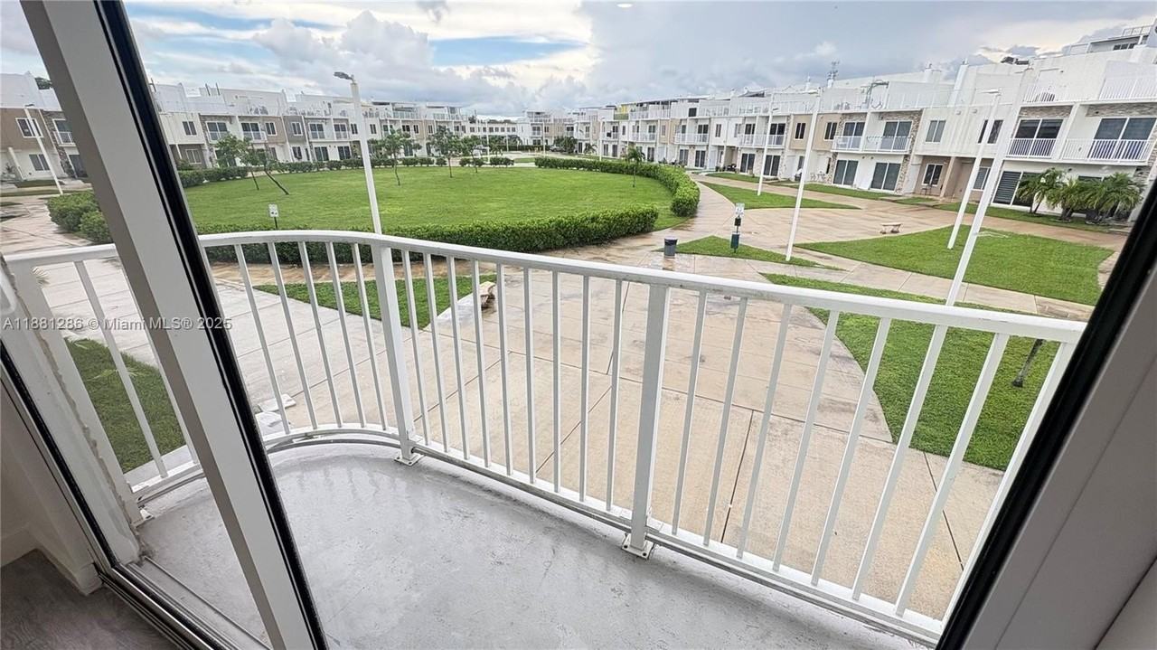 25874 Sw 139th Ct #25874 - Photo 6 of 11