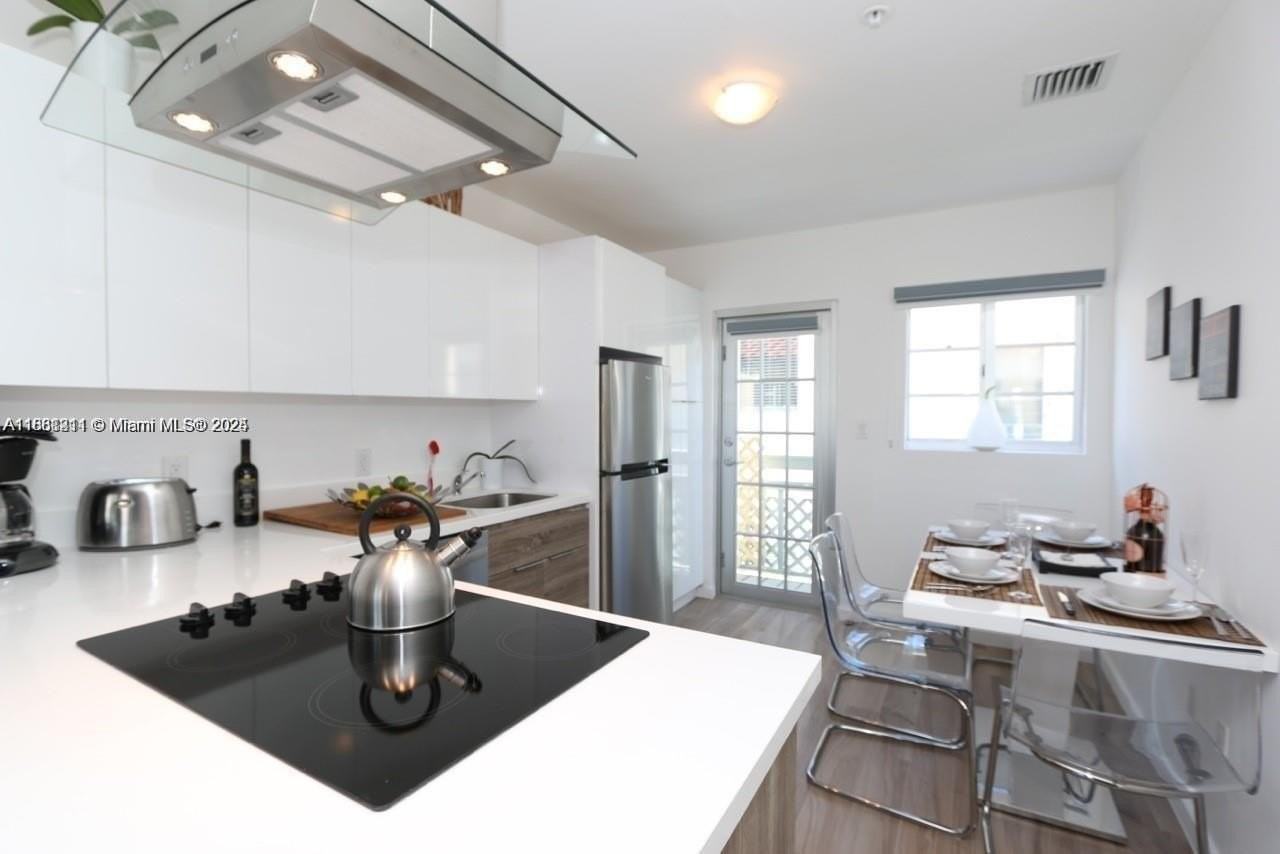 1450 Meridian Ave #206 - Photo 2 of 14