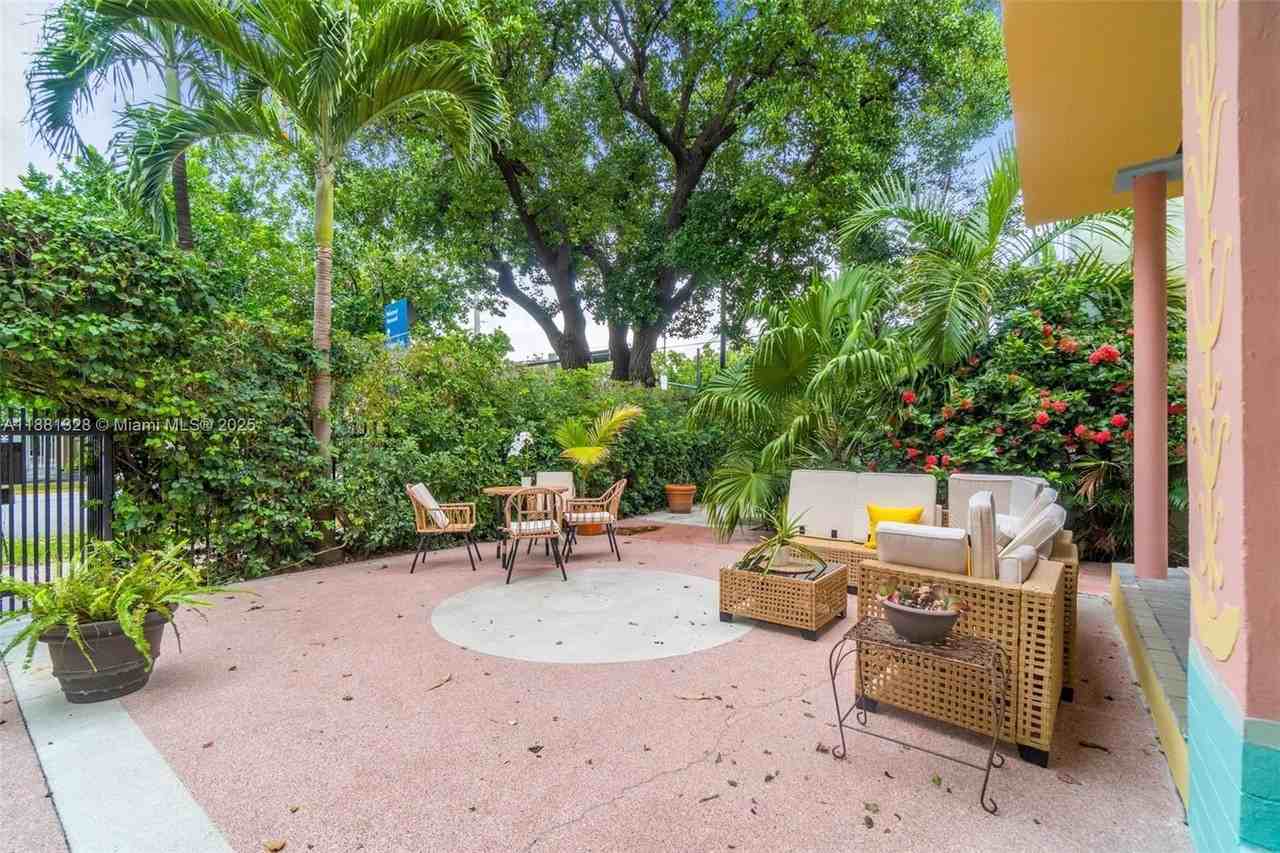 1051 Meridian Avenue #1A - Photo 3 of 26