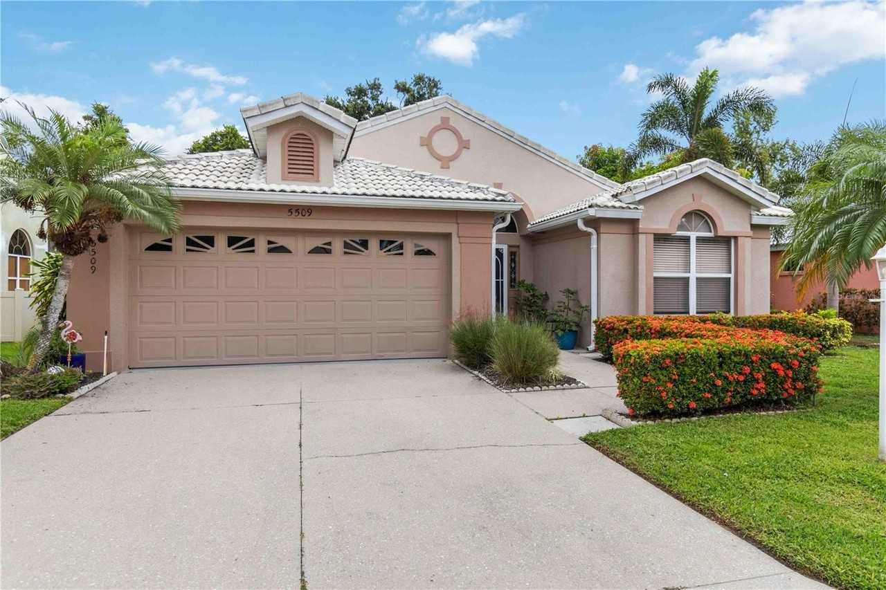 5509 83rd Ter E - Photo 3 of 50