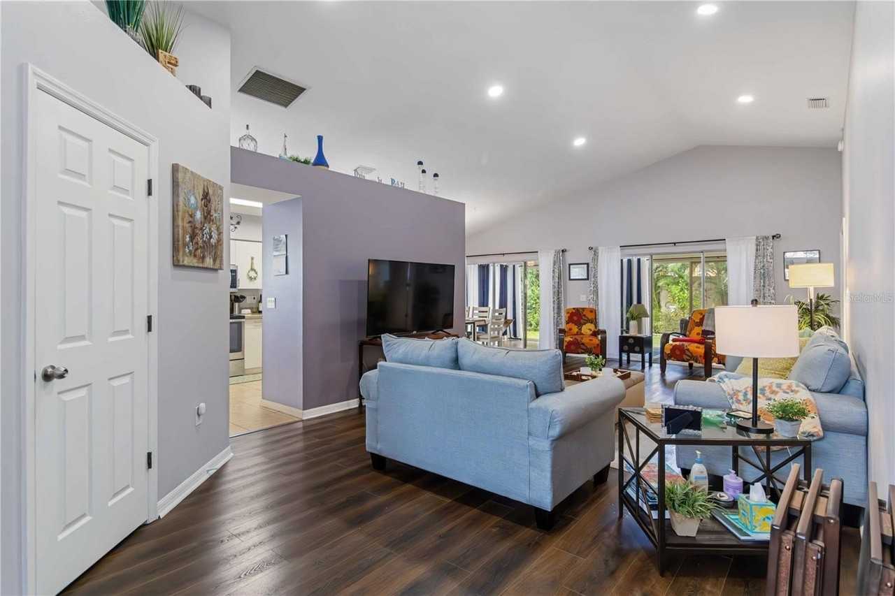 5509 83rd Ter E - Photo 7 of 50