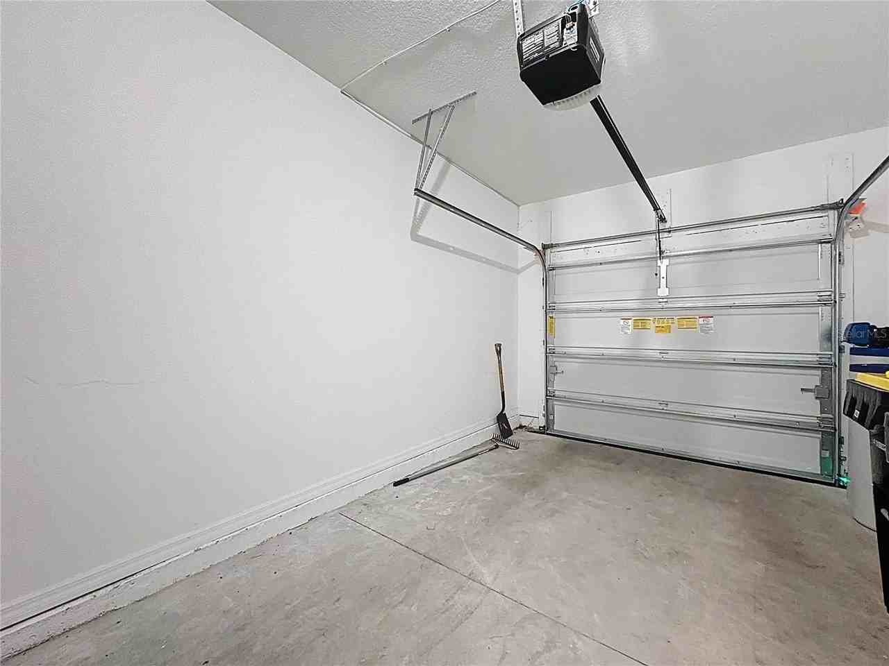 927 Grandin St - Photo 4 of 34