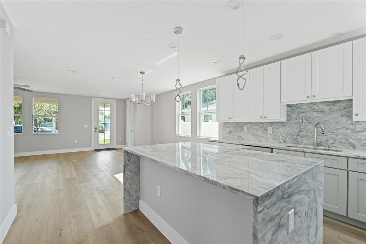 3161 Emerson Ave S - Photo 5 of 12