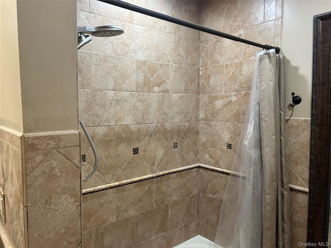 239 Curtin Ave - Photo 4 of 6