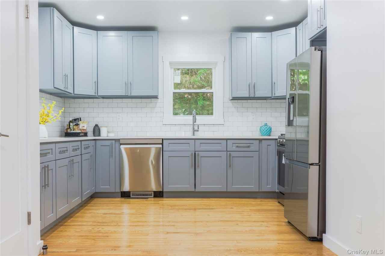 25 Van Duzen Pl #1 - Photo 5 of 28