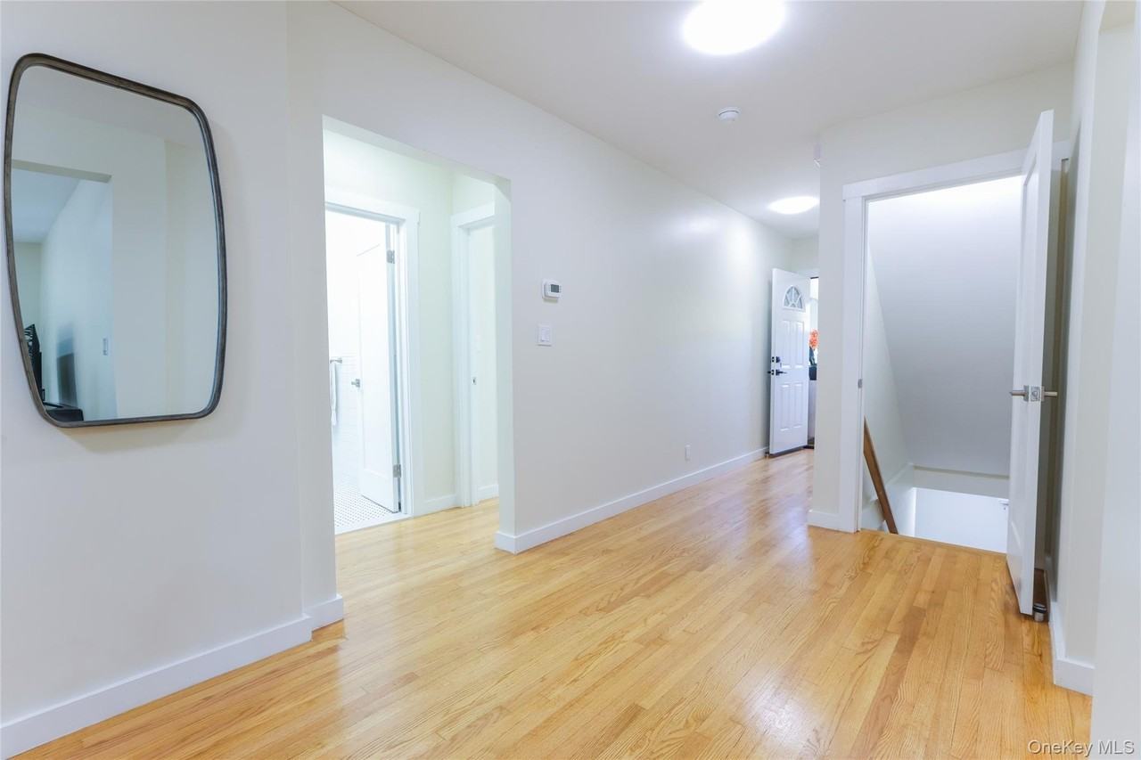 25 Van Duzen Pl #1 - Photo 7 of 28