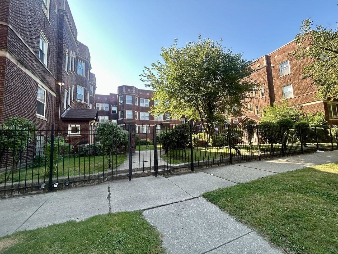 6634 S Greenwood Ave #1A - Photo 2 of 15