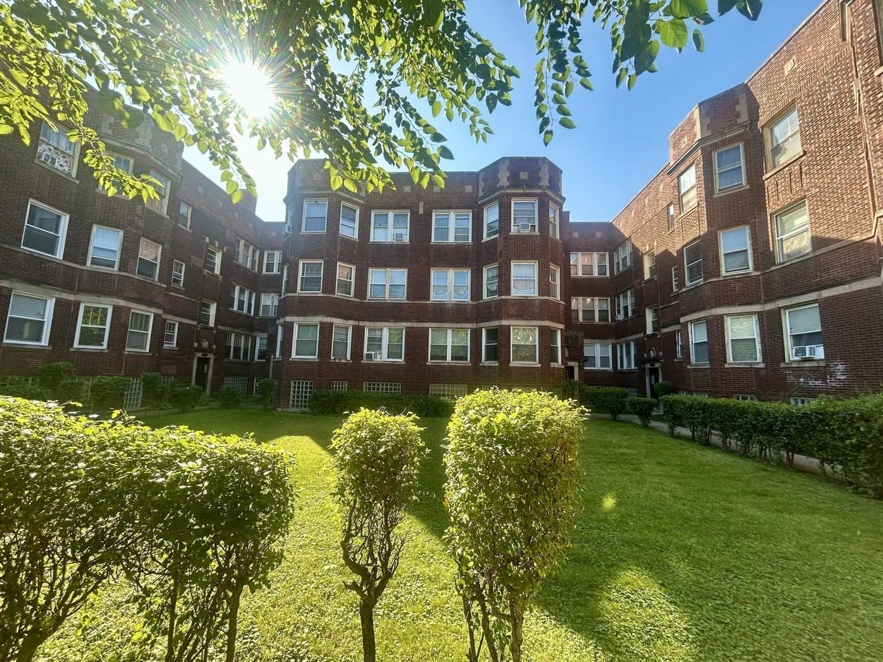 6634 S Greenwood Ave #1A - Photo 3 of 15