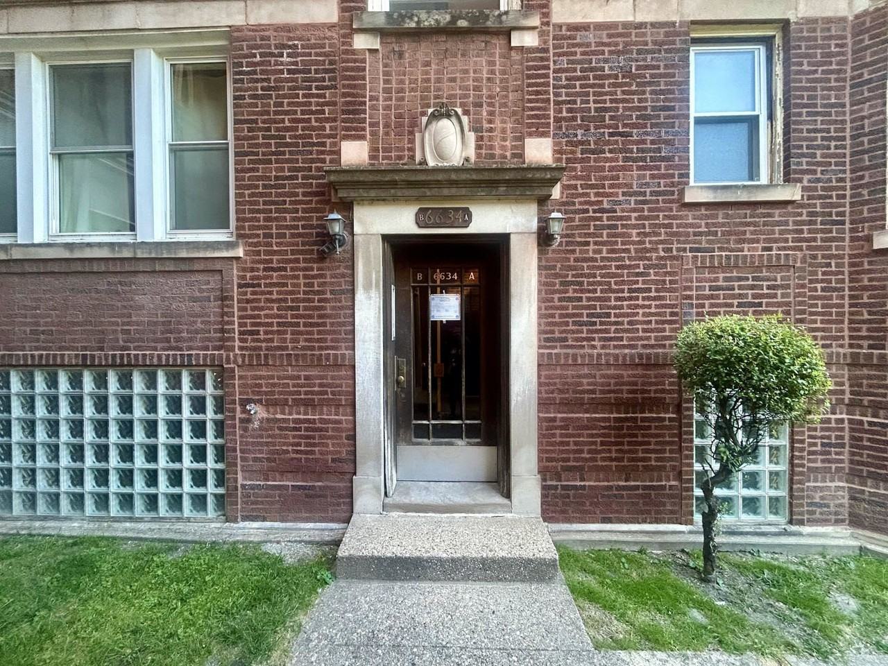 6634 S Greenwood Ave #1A - Photo 4 of 15