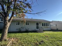 105 S Floyd Ln - Photo 1 of 1