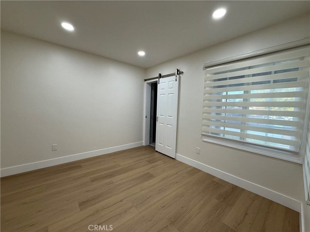 9123 Woodley Ave - Photo 4 of 33