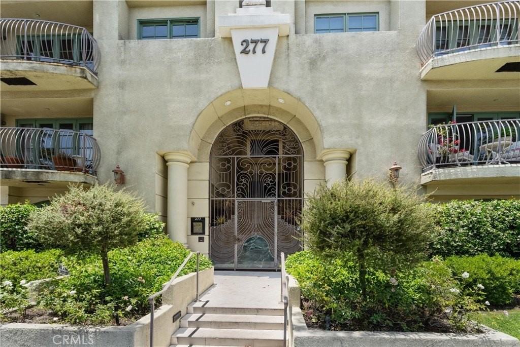 277 S Spalding Dr #201 - Photo 3 of 31