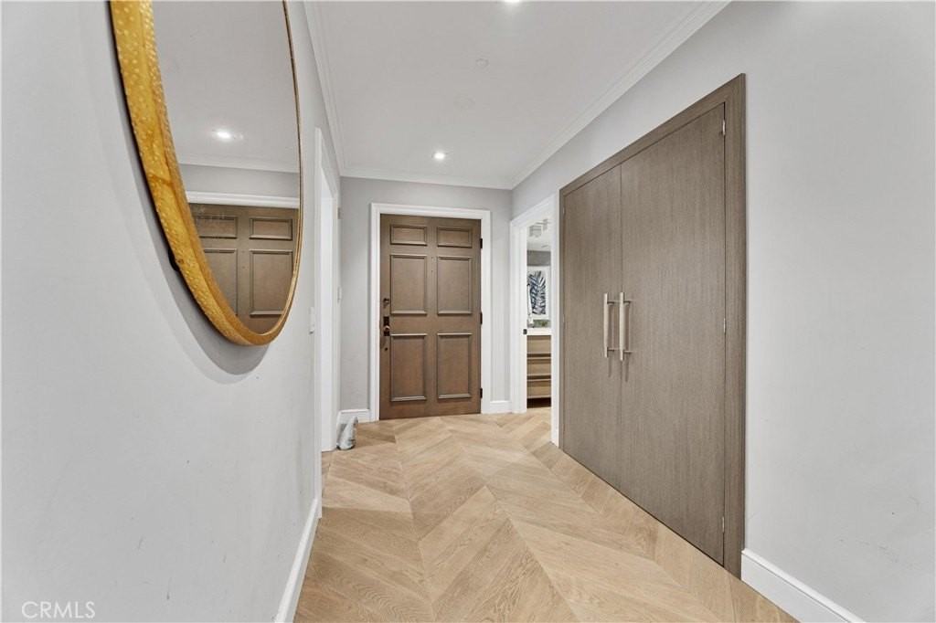 277 S Spalding Dr #201 - Photo 4 of 31