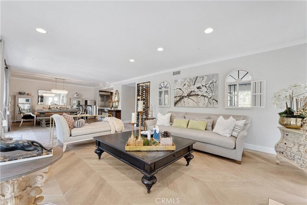 277 S Spalding Dr #201 - Photo 7 of 31