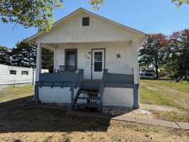 featured image of 1144 Beverly Ave