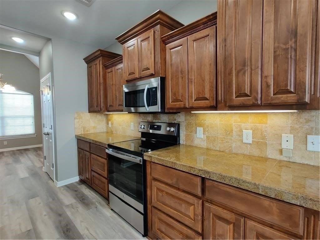 1030 Harvest St - Photo 3 of 27