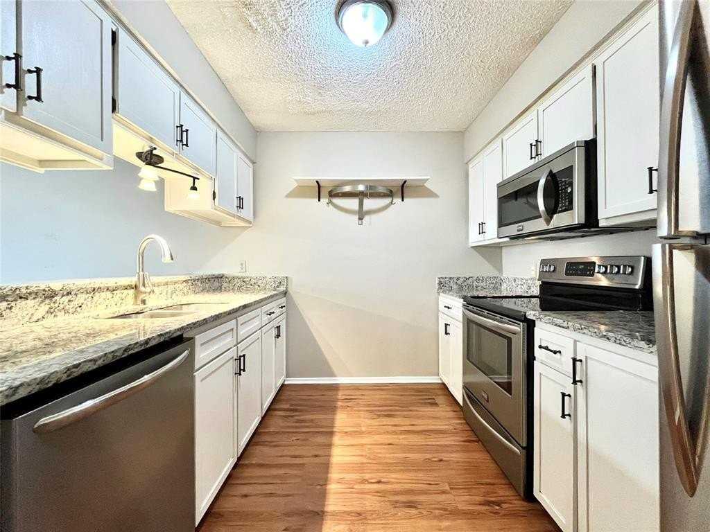 1231 Dallas Dr - Photo 7 of 21