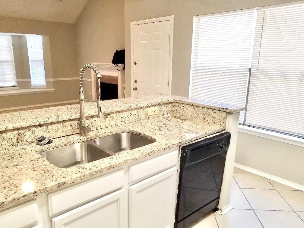 906 Fairbanks Circle - Photo 7 of 18