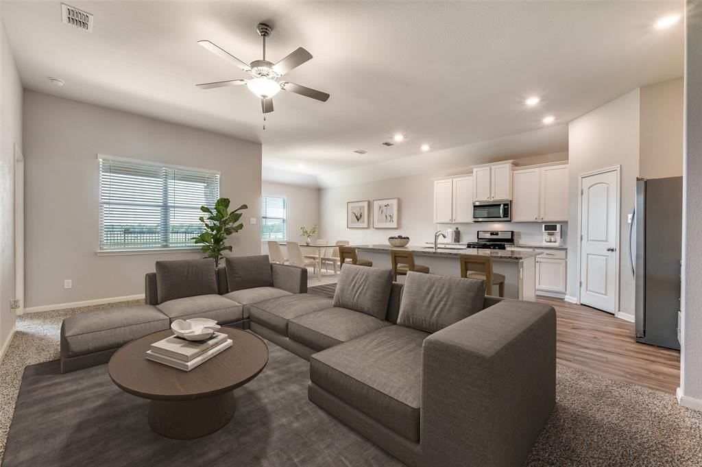 421 Harbor Oaks Dr - Photo 3 of 18