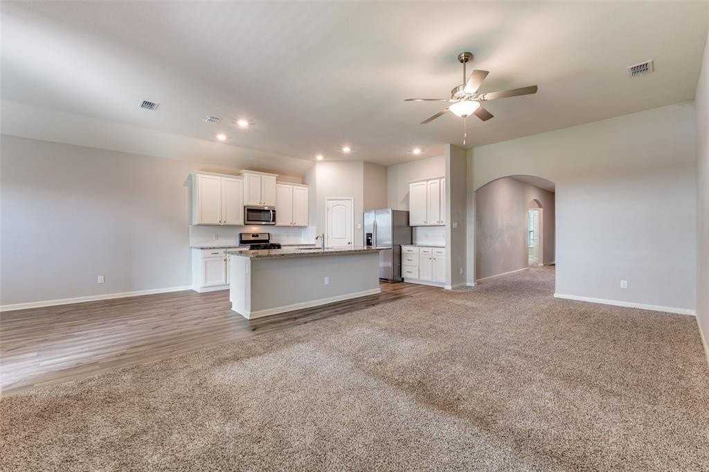 421 Harbor Oaks Dr - Photo 4 of 18