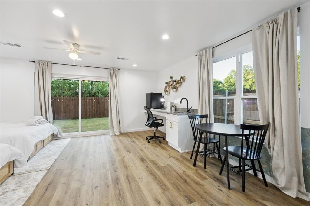 907 Bayonne St - Photo 4 of 38