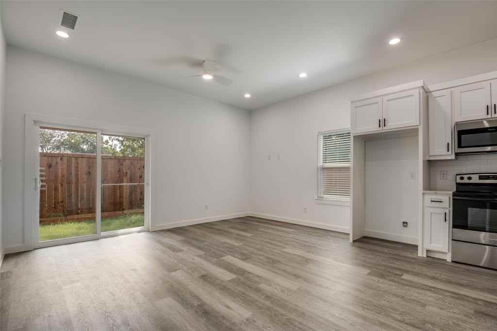 3305 Mineola St #A - Photo 3 of 13