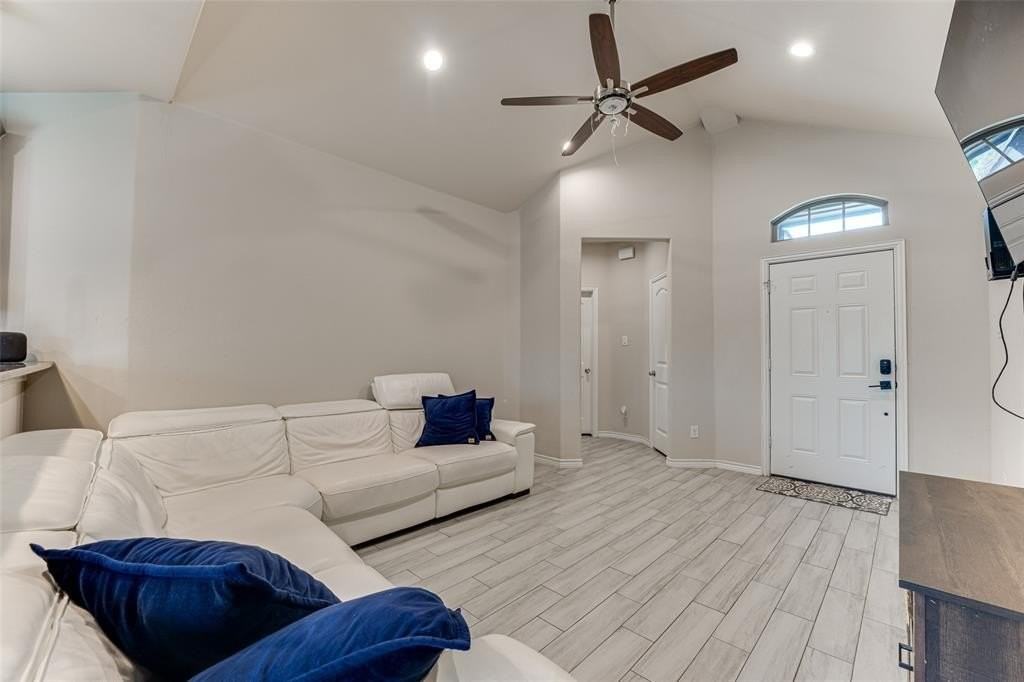 112 Ryburn St - Photo 5 of 25