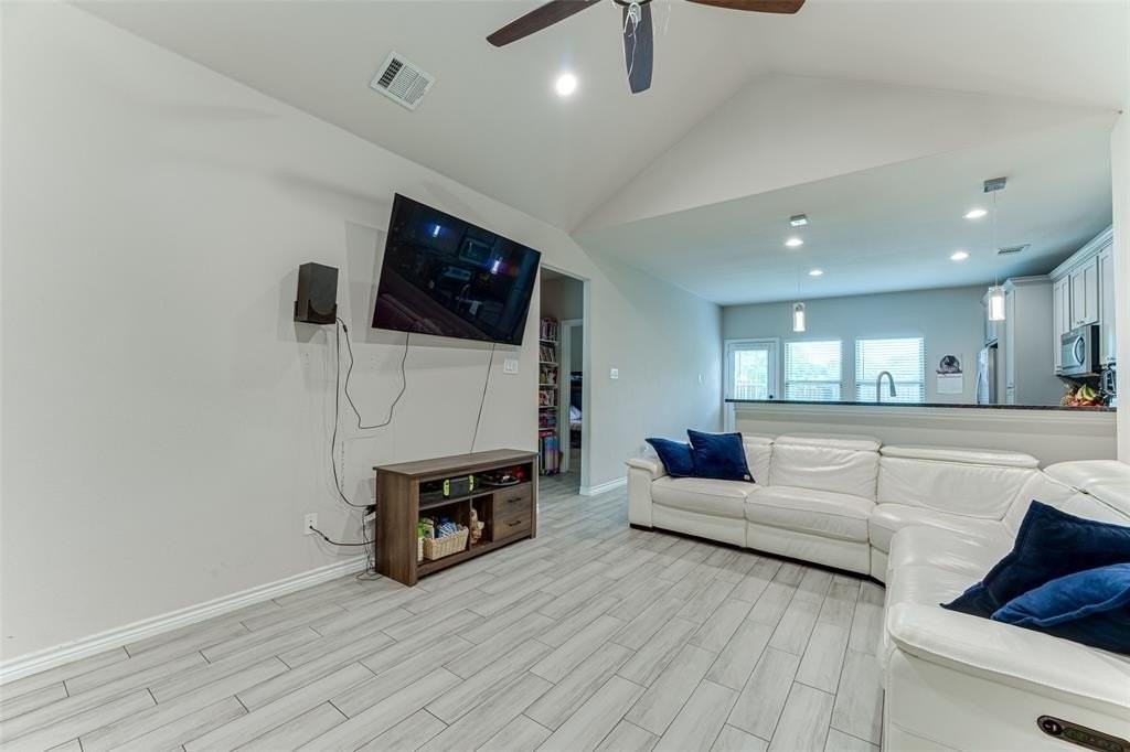 112 Ryburn St - Photo 6 of 25