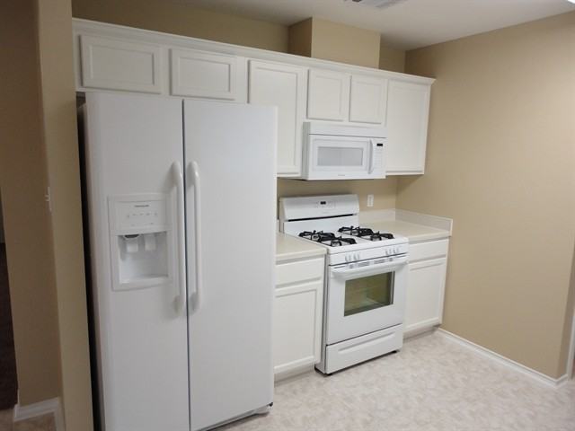 2684 Bradley Ln - Photo 3 of 13