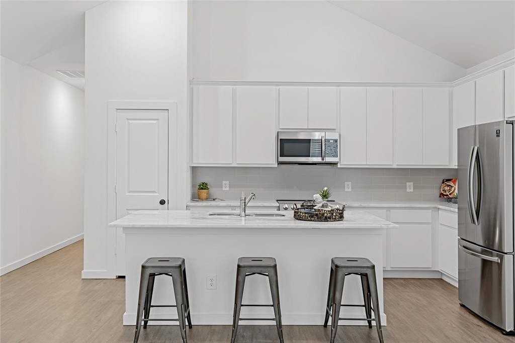 1301 Bells Dr - Photo 7 of 20