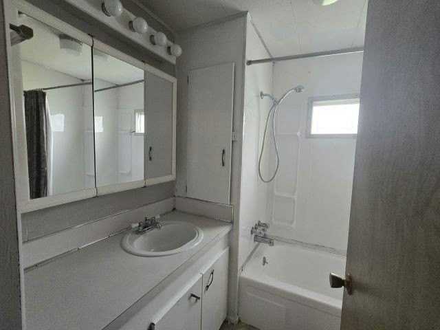 305 49th Avenue Dr W #206 - Photo 5 of 7