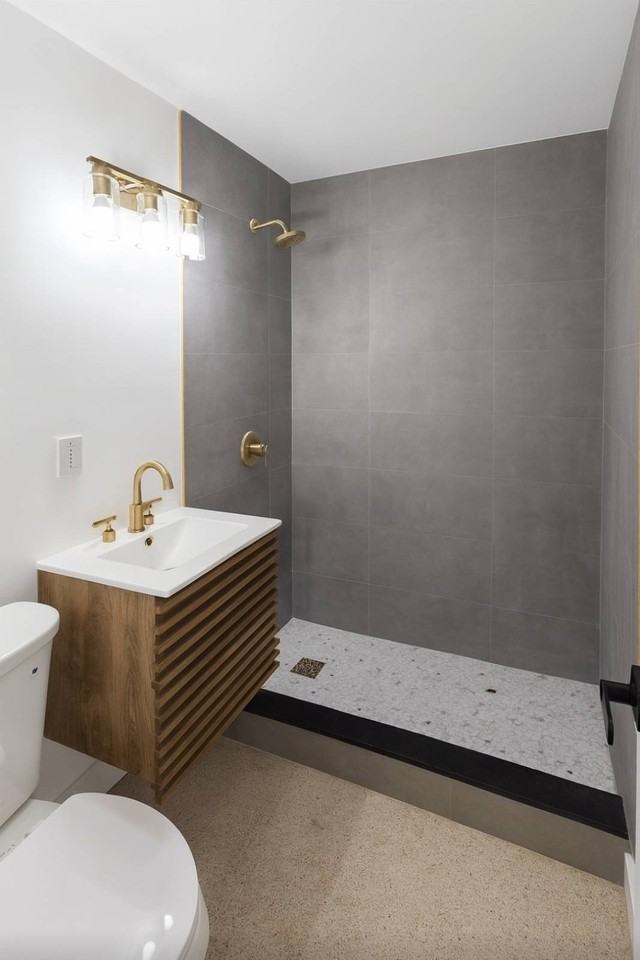 141 W 31st St #1 - Photo 4 of 8