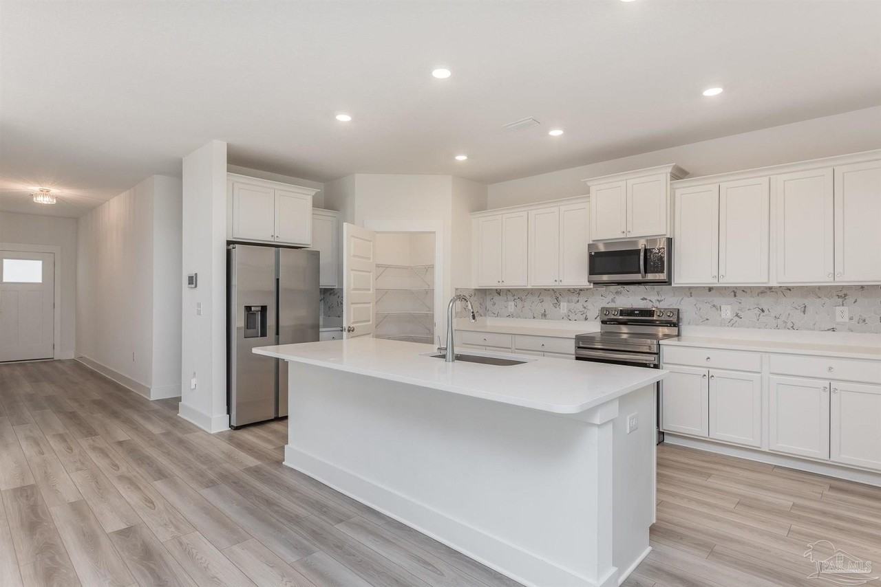 874 Windhill Dr - Photo 5 of 28