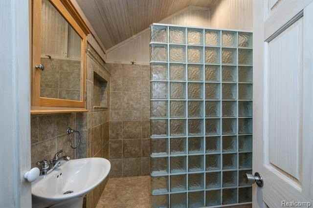 213 South Haven Street - Photo 6 of 17