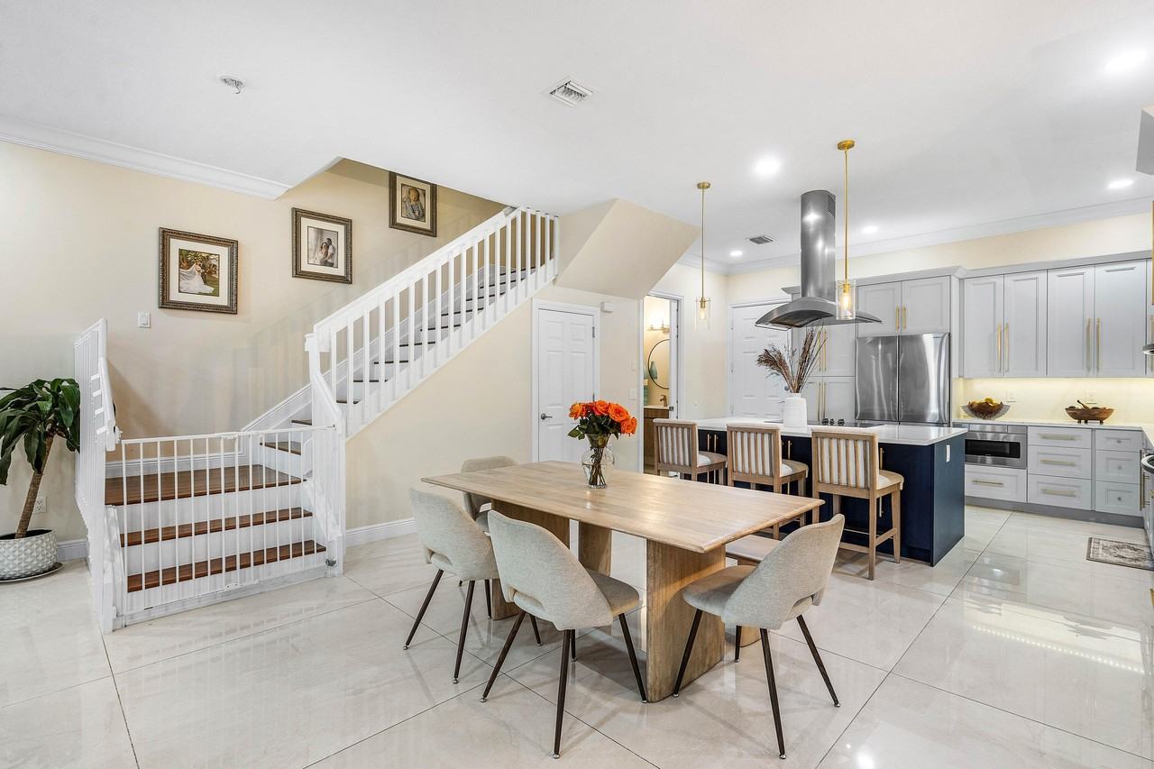 605 Avenue H - Photo 5 of 27