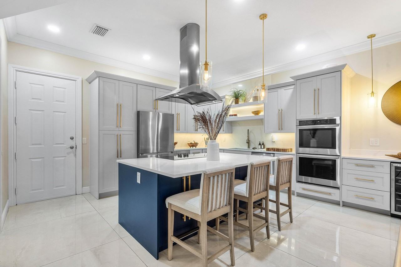 605 Avenue H - Photo 7 of 27