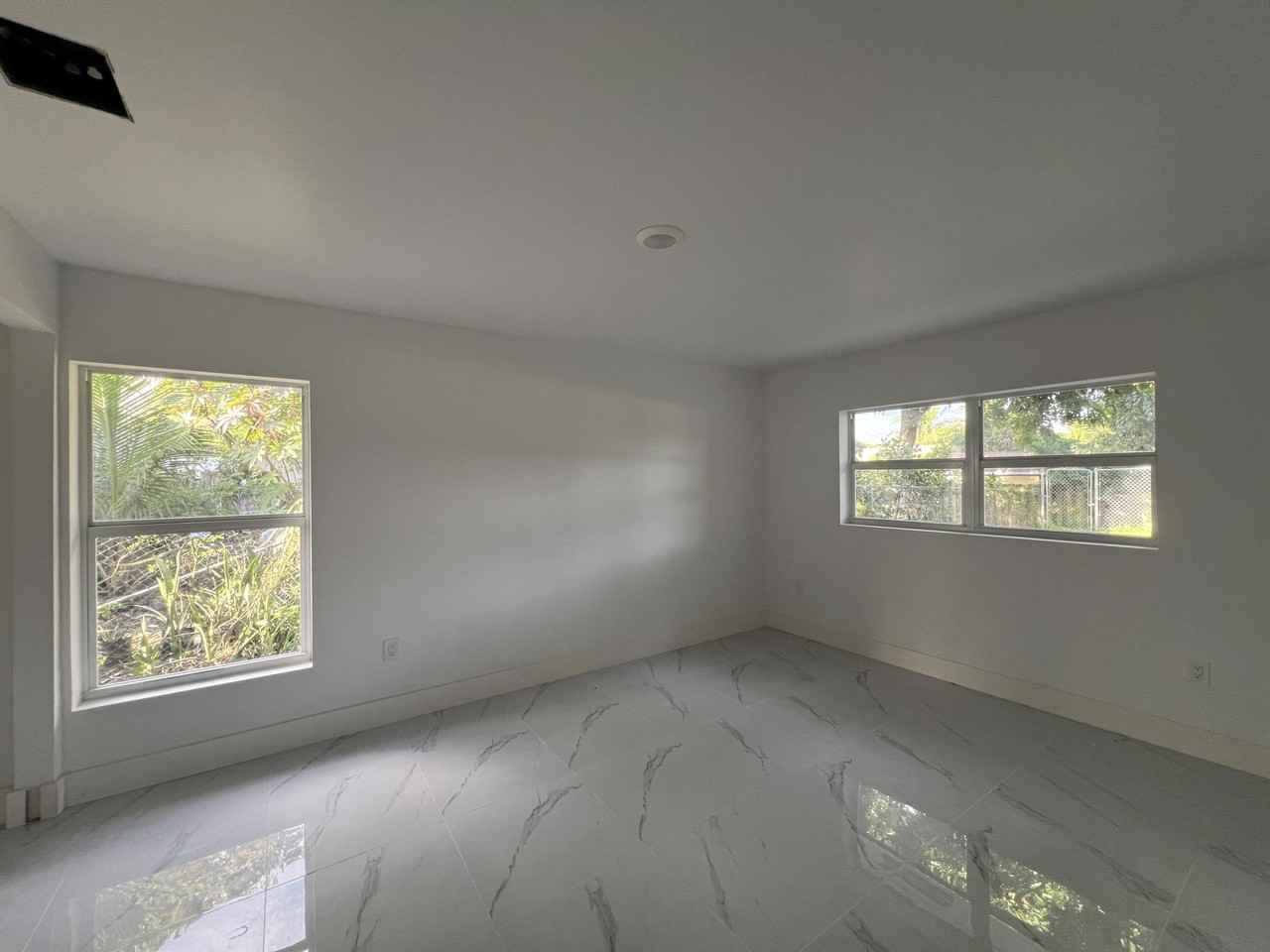 828 S B St - Photo 2 of 16