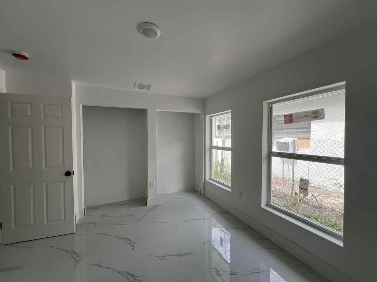 828 S B St - Photo 7 of 16