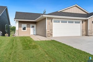 featured image of 1109 1107 S Foss Ave Avenue