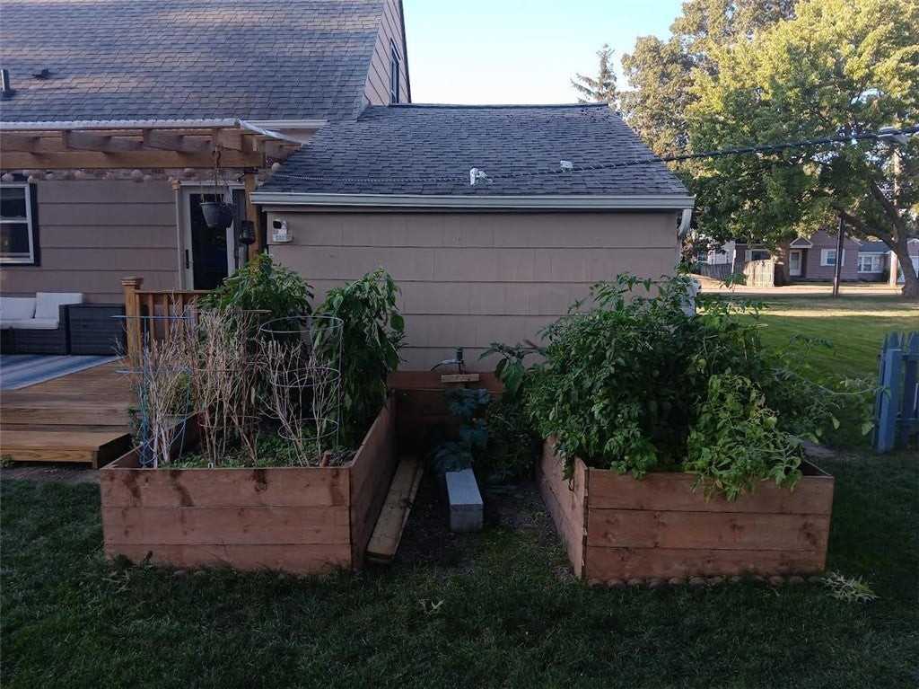 747 Britton Rd - Photo 2 of 33