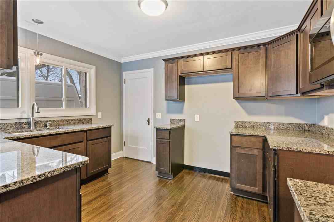 747 Britton Rd - Photo 6 of 33