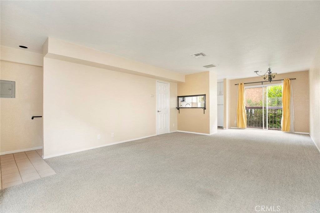 432 N Kenwood St - Photo 4 of 12