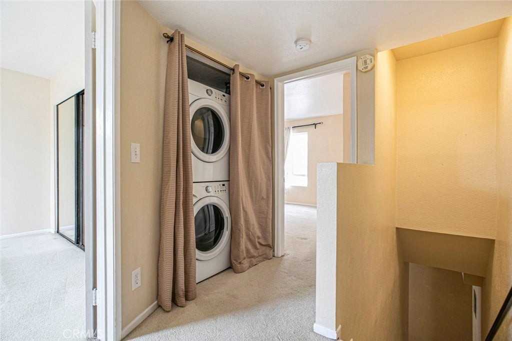 432 N Kenwood St - Photo 7 of 12