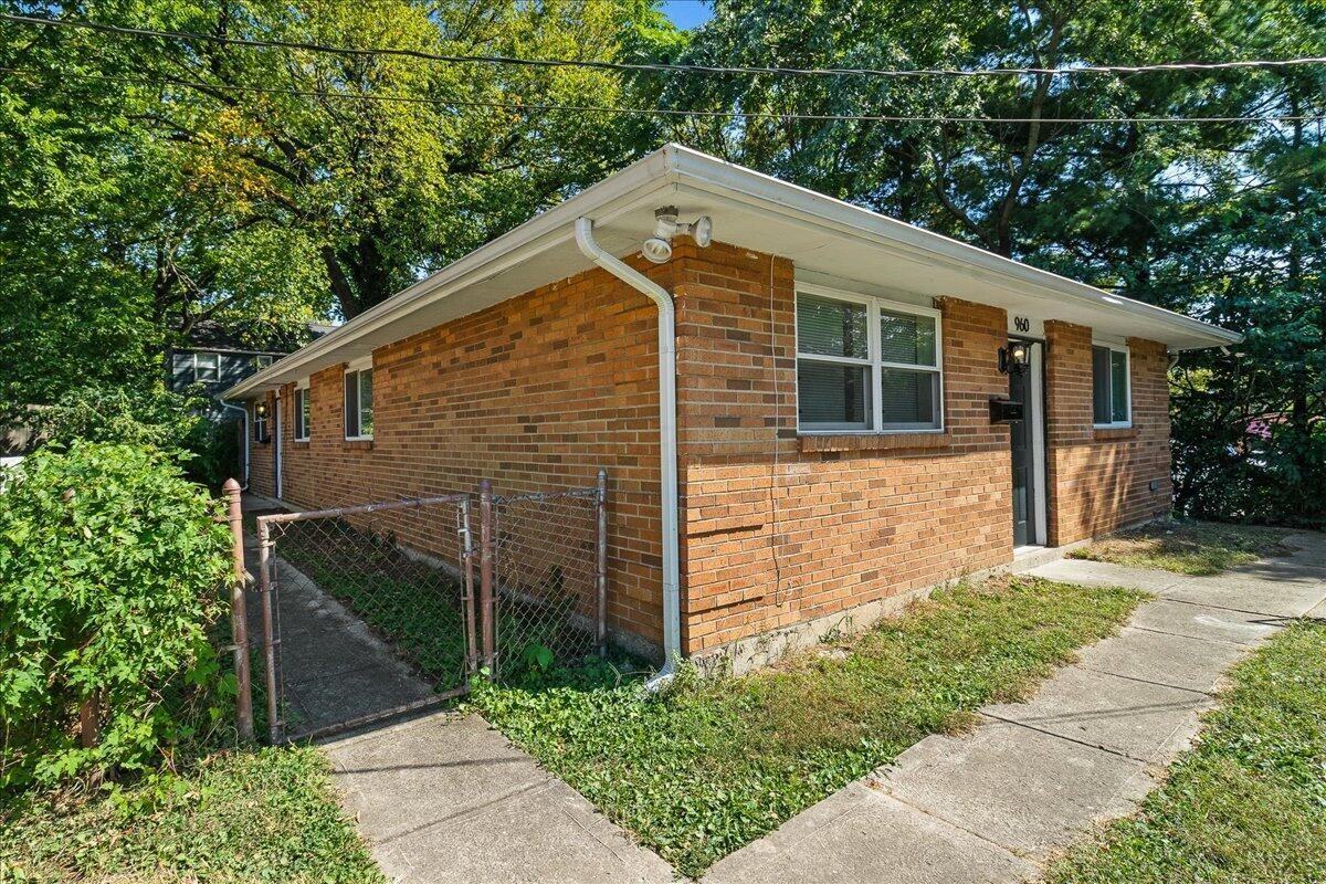 962 Ferndale Place - Photo 2 of 21