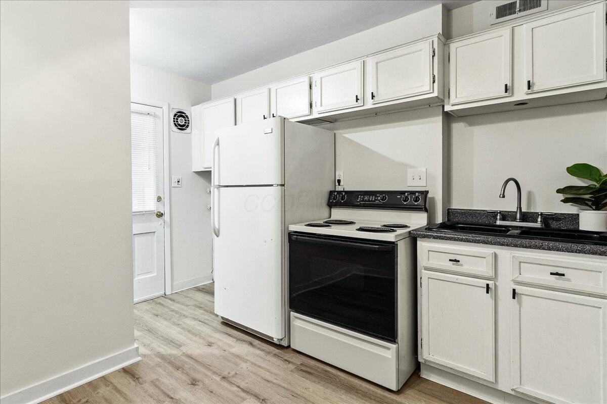 962 Ferndale Place - Photo 7 of 21