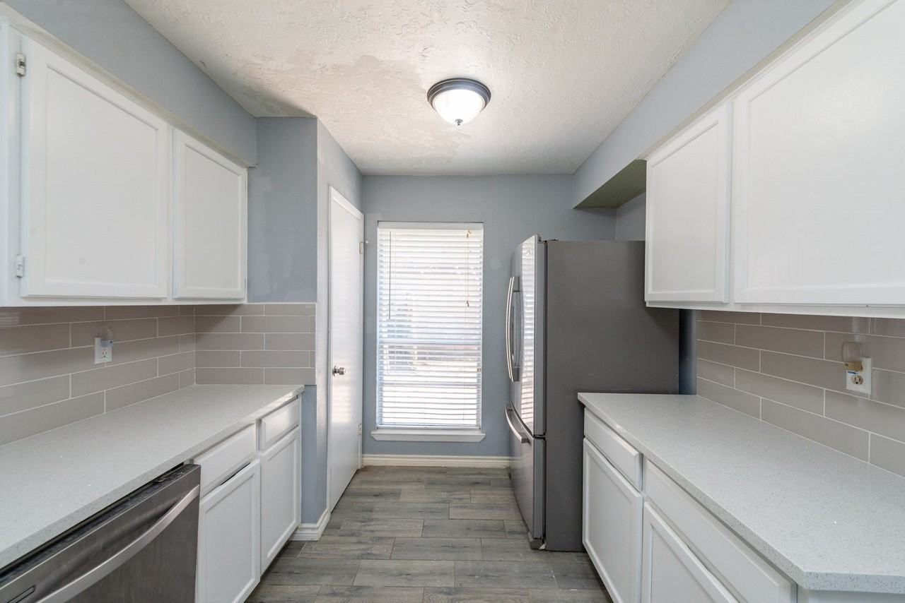 3323 Silverside Dr - Photo 7 of 15