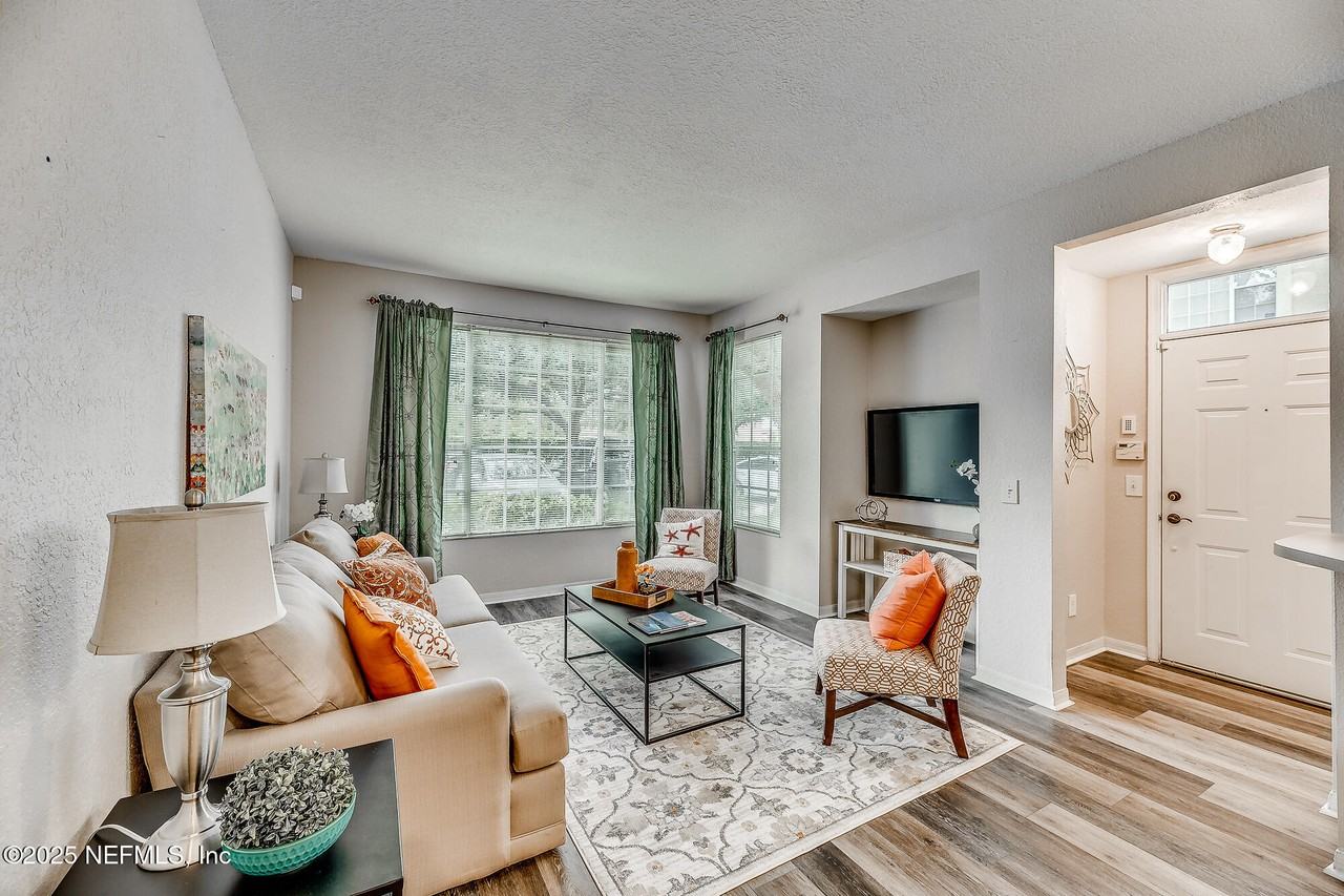 13700 Richmond Park Dr N ##804 - Photo 2 of 26