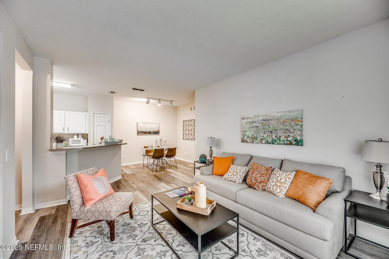 13700 Richmond Park Dr N ##804 - Photo 4 of 26